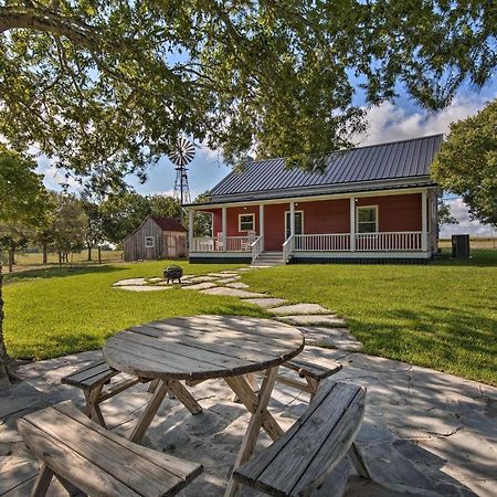 Peaceful Schulenburg Farmhouse With Fire Pit And Grill Exterior photo