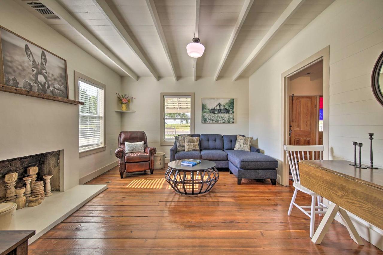 Peaceful Schulenburg Farmhouse With Fire Pit And Grill Exterior photo