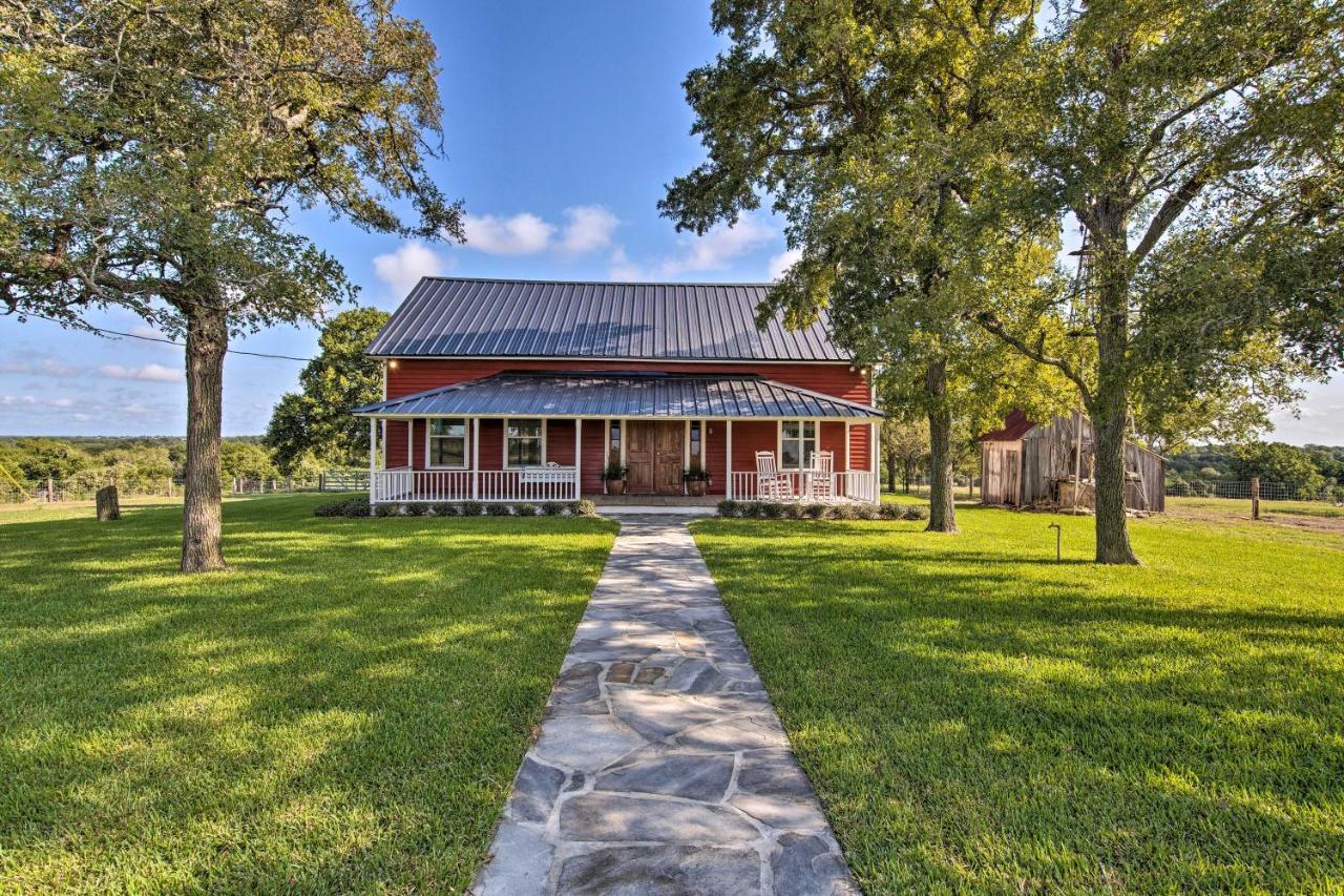 Peaceful Schulenburg Farmhouse With Fire Pit And Grill Exterior photo