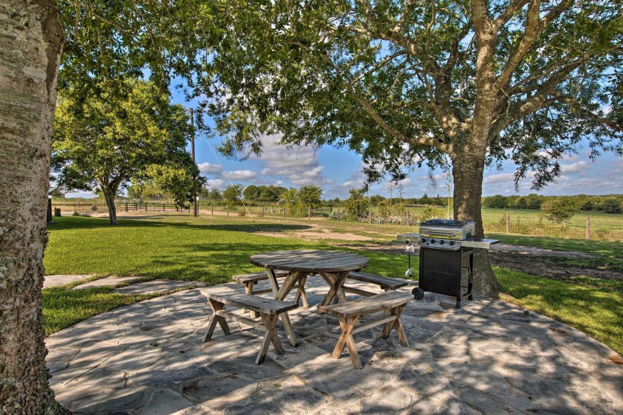 Peaceful Schulenburg Farmhouse With Fire Pit And Grill Exterior photo