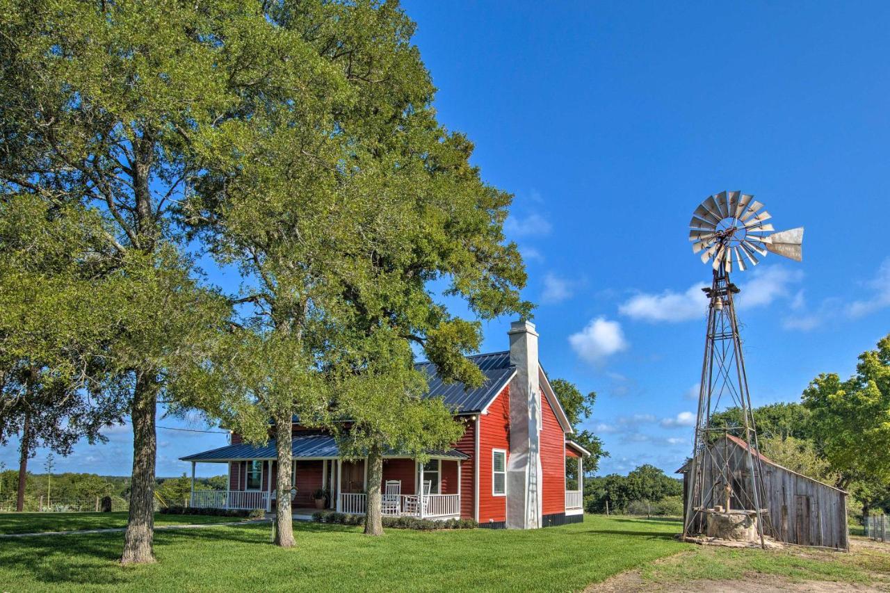 Peaceful Schulenburg Farmhouse With Fire Pit And Grill Exterior photo